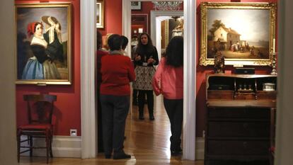 Momento de la visita-taller en el Museo del Romanticismo.