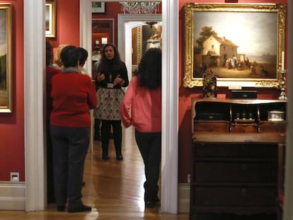 Momento de la visita-taller en el Museo del Romanticismo.