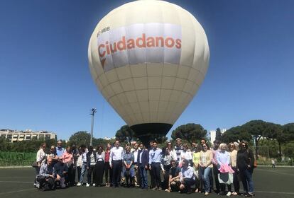 Candidatos y seguidores de Ciudadanos, esta mañana en el Canal de Isabel II.