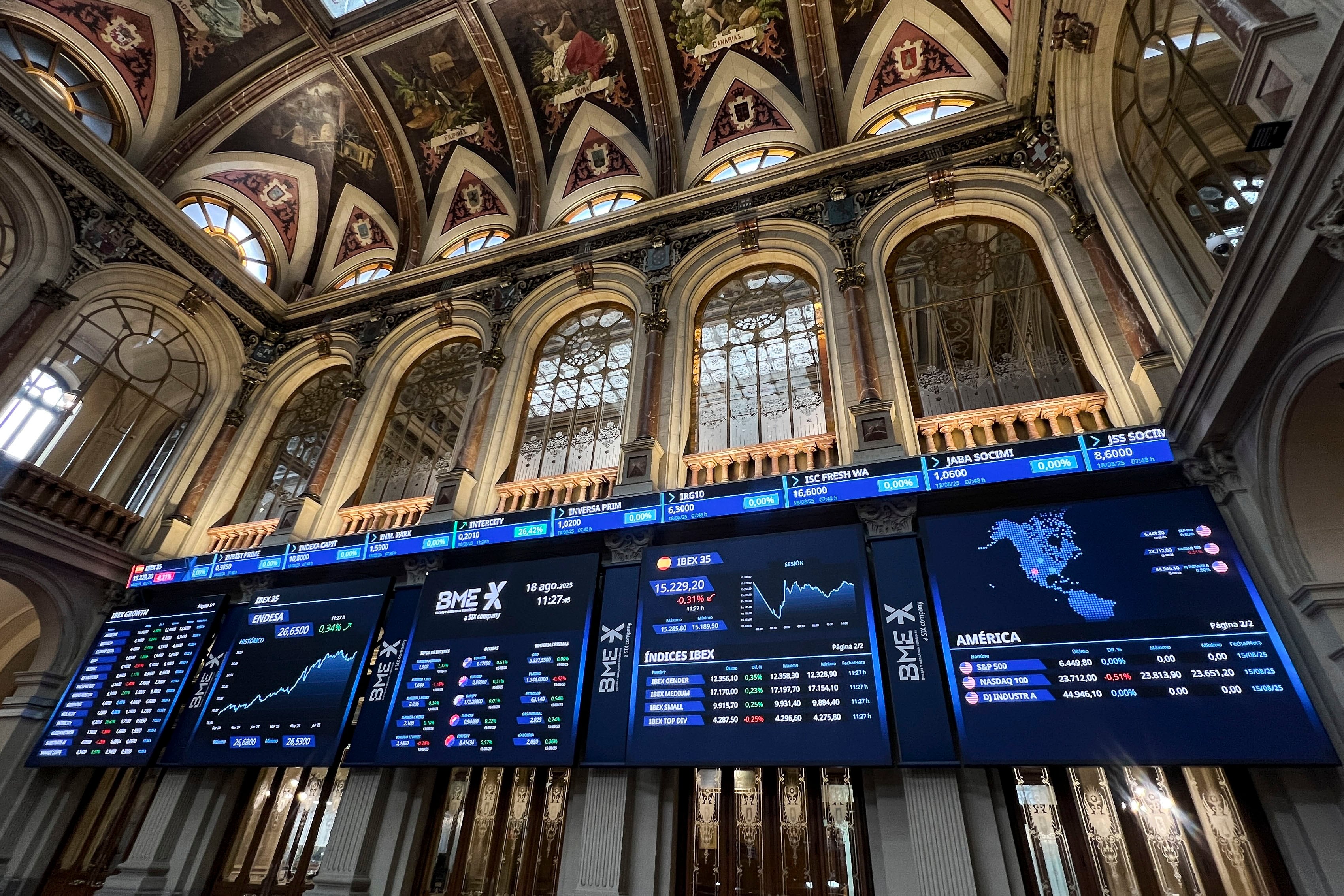 Paneles de la Bolsa de Madrid.