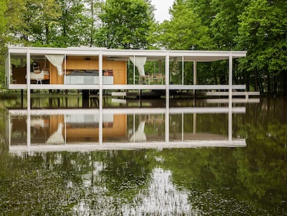 La casa Farnsworth, de Mies van der Rohe, es bellísima, pero se inundó por primera vez en 1954, tres años después de inaugurarse. Y sigue sin resultar barato mantenerla a una temperatura razonable.