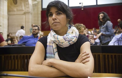 Teresa Rodríguez en 2015, cuando aún era líder de Podemos en Andalucía, en el Parlamento de Andalucía.