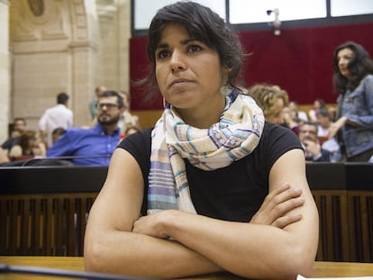 Teresa Rodríguez en 2015, cuando aún era líder de Podemos en Andalucía, en el Parlamento de Andalucía.