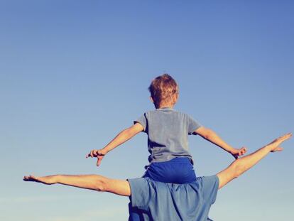 Cinco ejercicios sencillos para aliviar el dolor de hombro