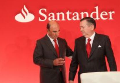 El presidente de Santander, Emilio Bot&iacute;n, junto a Alfredo S&aacute;enz en la presentaci&oacute;n de los resultados anuales de 2012, el pasado 31 de enero.