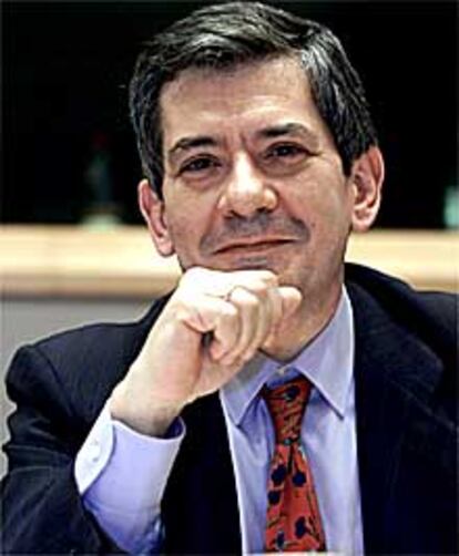 El eurodiputado Enrique Barón, en el Parlamento Europeo, en 1999.