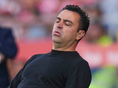 Xavi se lamenta tras una acción del Barcelona en Montilivi el pasado sábado.