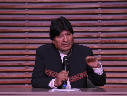 O ex-presidente boliviano Evo Morales fala em uma conferência em Buenos Aires, em fevereiro.