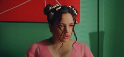 Rosalía en el videoclip de su nueva canción, 'Juro que'.