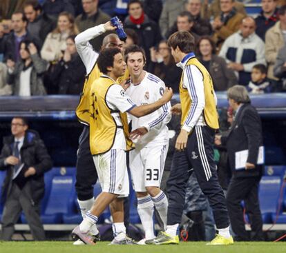 Pepe bautiza a Sarabia, de 18 años, tras su primer partido oficial con el Real Madrid.