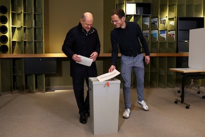 El candidato del partido socialdemócrata (SPD), Olaf Scholz, momentos antes de votar en Potsdam, este domingo. 