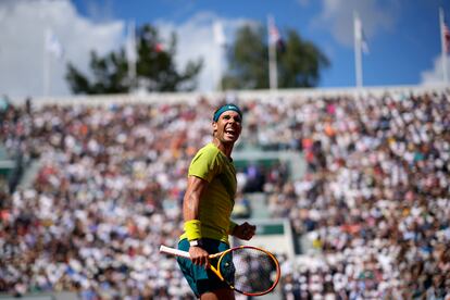 Nadal celebra un punto contra Van de Zandschulp, este viernes en la pista Suzanne Lenglen de Roland Garros.