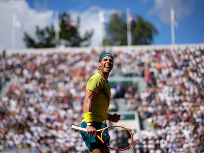 Nadal celebra un punto contra Van de Zandschulp, este viernes en la pista Suzanne Lenglen de Roland Garros.