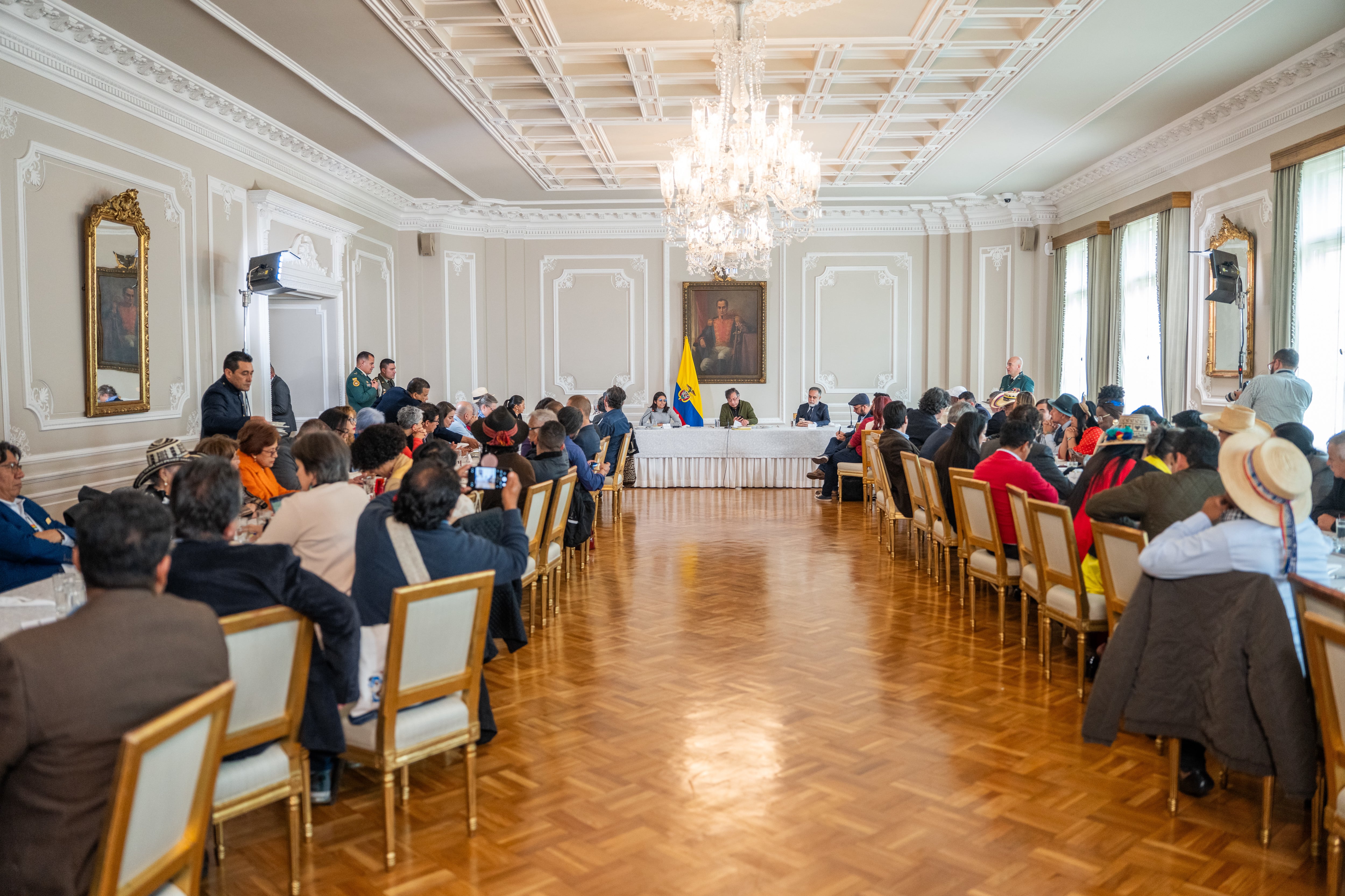 La campaña en ciernes y las malas noticias siembran el nerviosismo en la izquierda