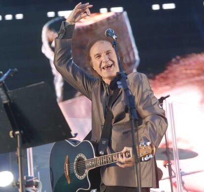 El líder de The Kinks, Ray Davies, durante el concierto que ofreció este miércoles en la inauguración del Jazzaldia.