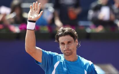 David Ferrer acknowledges the Barcelona crowd after defeating Filip Krajinovic. 