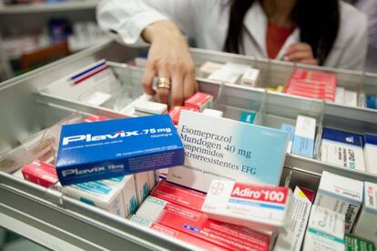 Medicamentos genéricos en una farmacia de Granada.