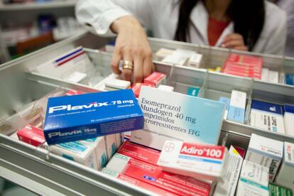 Medicamentos gen&eacute;ricos en una farmacia de Granada.