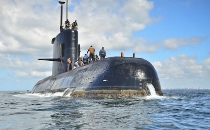 El submarino ARA San Juan, un buque diésel-eléctrico construido en Alemania, cerca de Buenos Aires, en una imagen sin datar. 