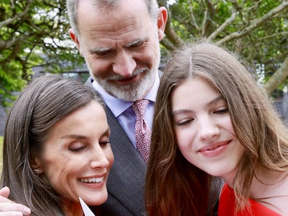 La princesa Leonor a su hermana Sofía, recién graduada: “Estoy muy orgullosa. Pronto estaremos en casa para celebrarlo”