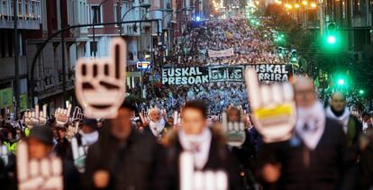 Familiares de presos de ETA encabezan la marcha en Bilbao.