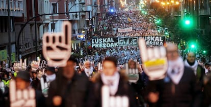 Familiares de presos de ETA encabezan la marcha en Bilbao.