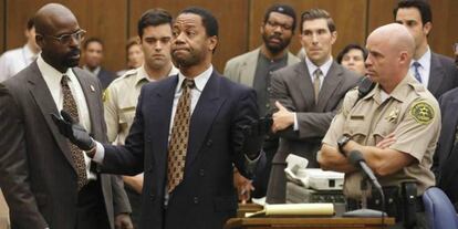 Escena de la primera temporada de 'American Crime Story', que narra el juicio de O.J. Simpson, acusado de matar a su exmujer.