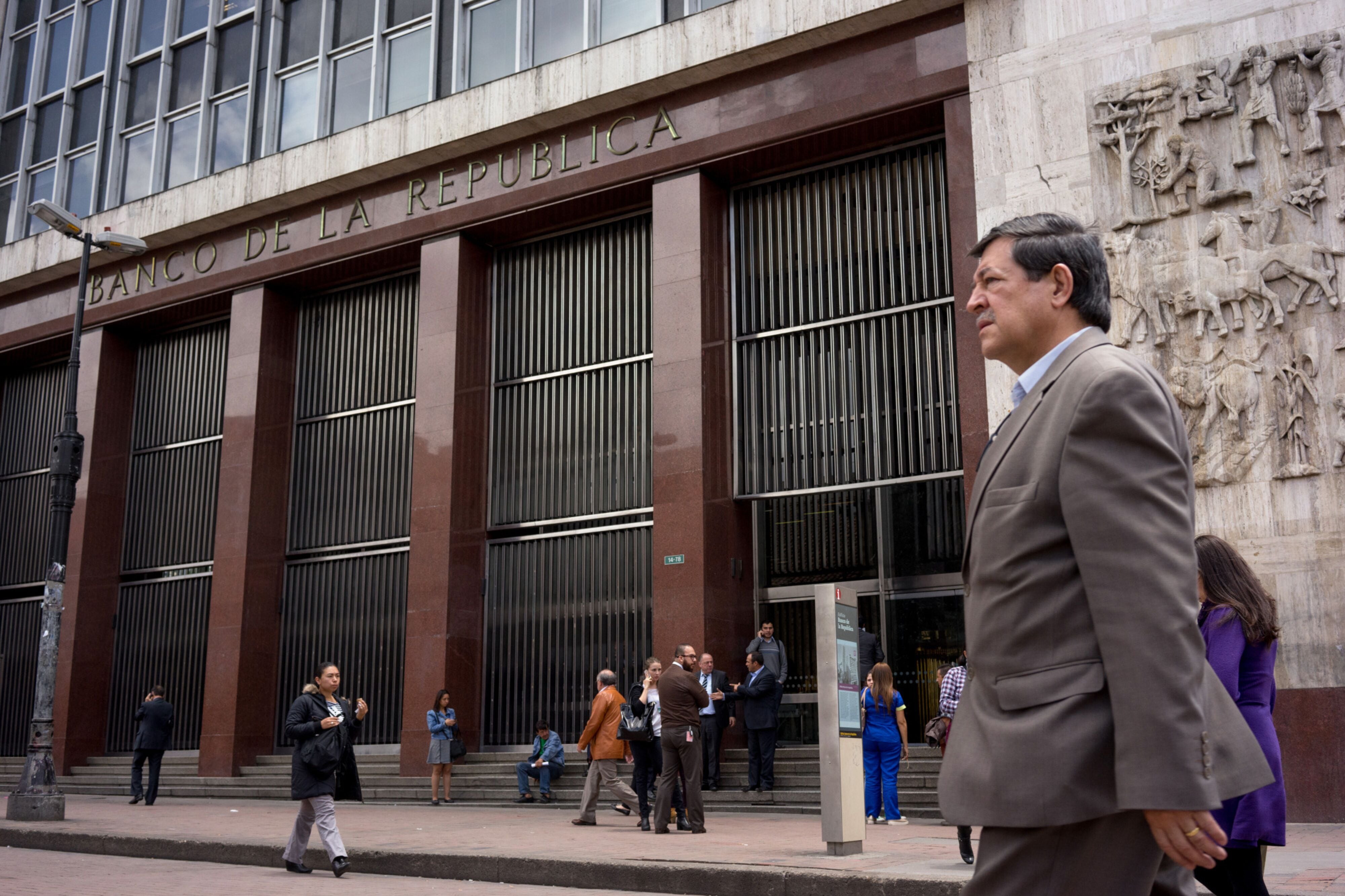 El Banco de la República rompe la tregua y sube los tipos de interés al 10,25%