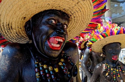 Retrato de un participante en el desfile de carnaval de Barranquilla, Colombia. Este carnaval fue considerado por la UNESCO como patrimonio cultural e inmaterial de la humanidad, en 2003.