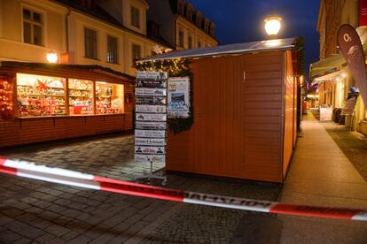 El mercado navideño de Potsdam acordonado por la policía.