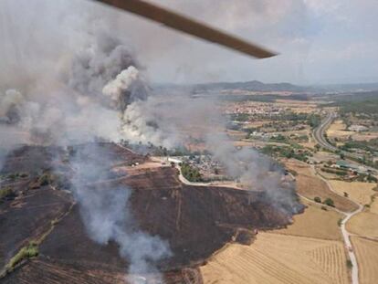 Imatge aèria de l'incendi a Sant Fruitós del Bages.