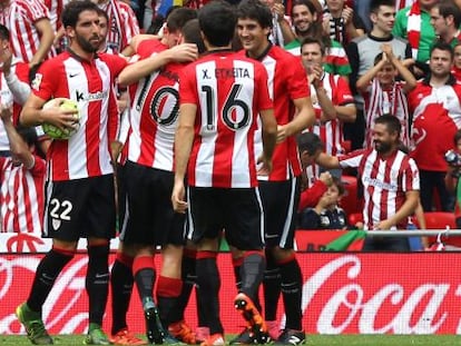 El Athletic celebra el tanto del empate contra el Valencia.