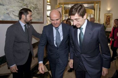 Guindos y José Ignacio Goirigolzarri, presidente de Bankia.