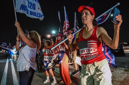 Supporters of former US President Donald Trump stand outside his residence in Mar-a-Lago.