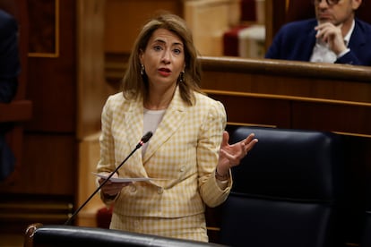 La gestión de la ministra de Transportes, Movilidad y Agenda Urbana, Raquel Sánchez, fue reprobada este jueves por la mayoría del pleno del Congreso, lo que supone su segunda de­saprobación en 24 horas, después de que el miércoles lo hiciera el Senado.