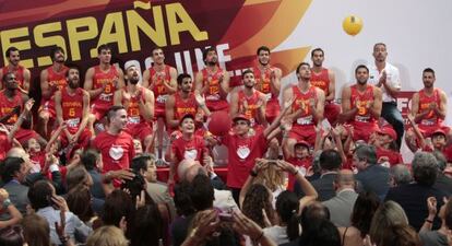 Los jugadores de la selecci&oacute;n espa&ntilde;ola, en la presentaci&oacute;n