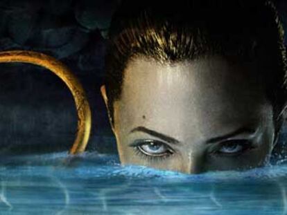 Angelina Jolie como la bruja Crispin Grover, en un fotograma de <i>Beowulf,</i> dirigida por Robert Zemeckis y con guión de Neil Gaiman.
Neil Gaiman, autor de <i>Objetos frágiles.</i>
Foto: Susanna Sáez