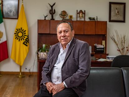 Jesús Zambrano Grijalva, en su oficina en la sede del Partido de la Revolución Democrática.