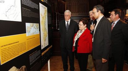 La presidenta de la Diputación visita la exposición del Marq.