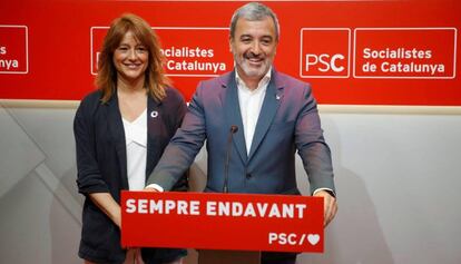 Jaume Collboni y Laia Bonet en una rueda de prensa en la sede del PSC de Barcelona.