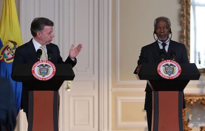 El presidente colombiano, Juan Manuel Santos, y el ex secretario general de la ONU Kofi Annan