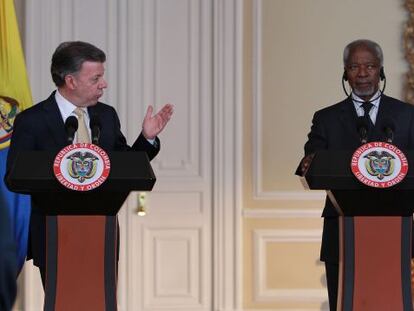 El presidente colombiano, Juan Manuel Santos, y el ex secretario general de la ONU Kofi Annan