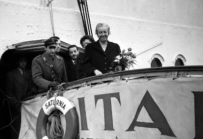 Mistral upon arrival in Genoa (Italy), in January 1951.