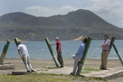 Héctor Abad Faciolince, José Ovejero, Juan Gabriel Vásquez y Sergio Ramírez retratados en Managua.