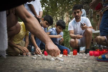 Manifestación de la comunidad pakistaní en apoyo a las víctimas de los atentados terroristas en Barcelona. 