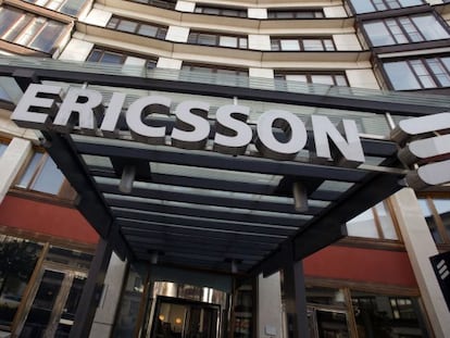 Logotipo de Ericsson en su sede de Estocolmo.