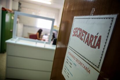 Preparación ante el inicio de clases con medidas para evitar los contagios por la covid.