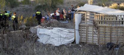 Gitanos rumanos desalojados del barrio de chabolas de Las Tablas.