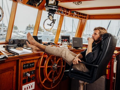 El director de cine sueco Ruben Östlund posa en un barco en el puerto deportivo de Palma de Mallorca, en octubre.