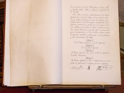 Ejemplar de la Constitución española de 1812 (La Pepa) expuesta en el Senado de España, en Madrid.